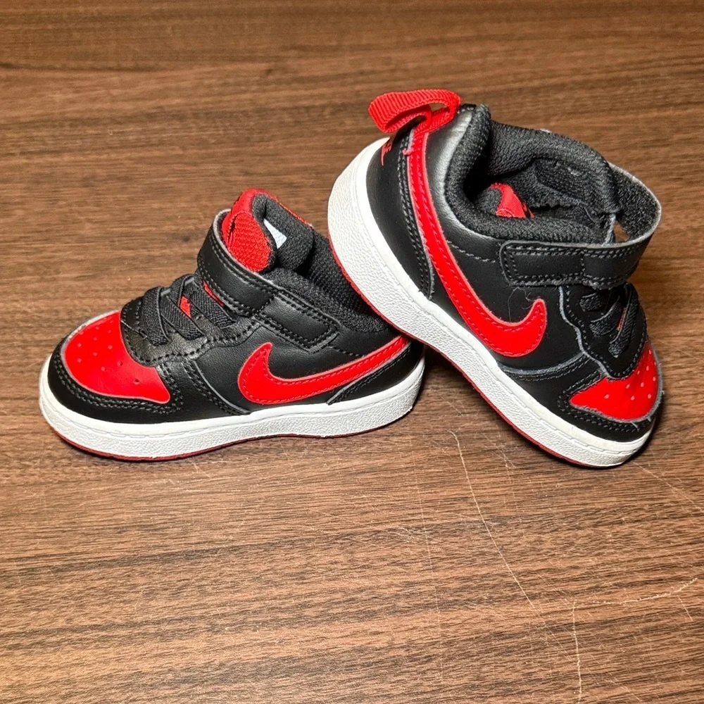 Nike court‎ borough